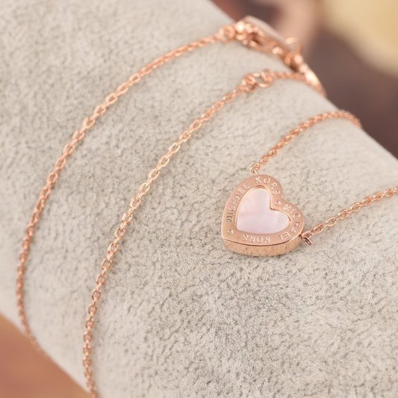 Michael Kors Shell Love Logo Short Necklace - Picture 1 of 8